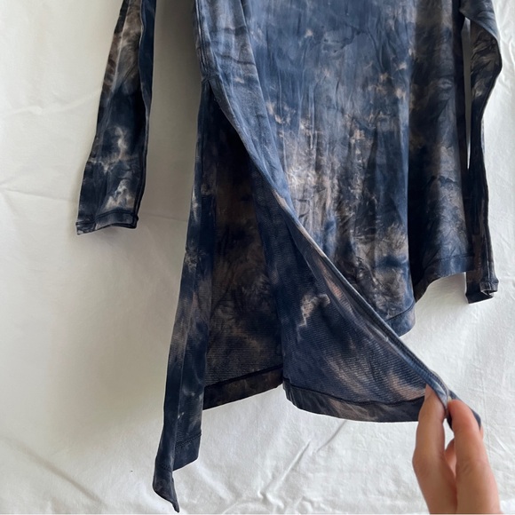 Lululemon To The Point Mist blue long sleeve Top, Size S/M? (See Measurements) - Picture 6 of 9